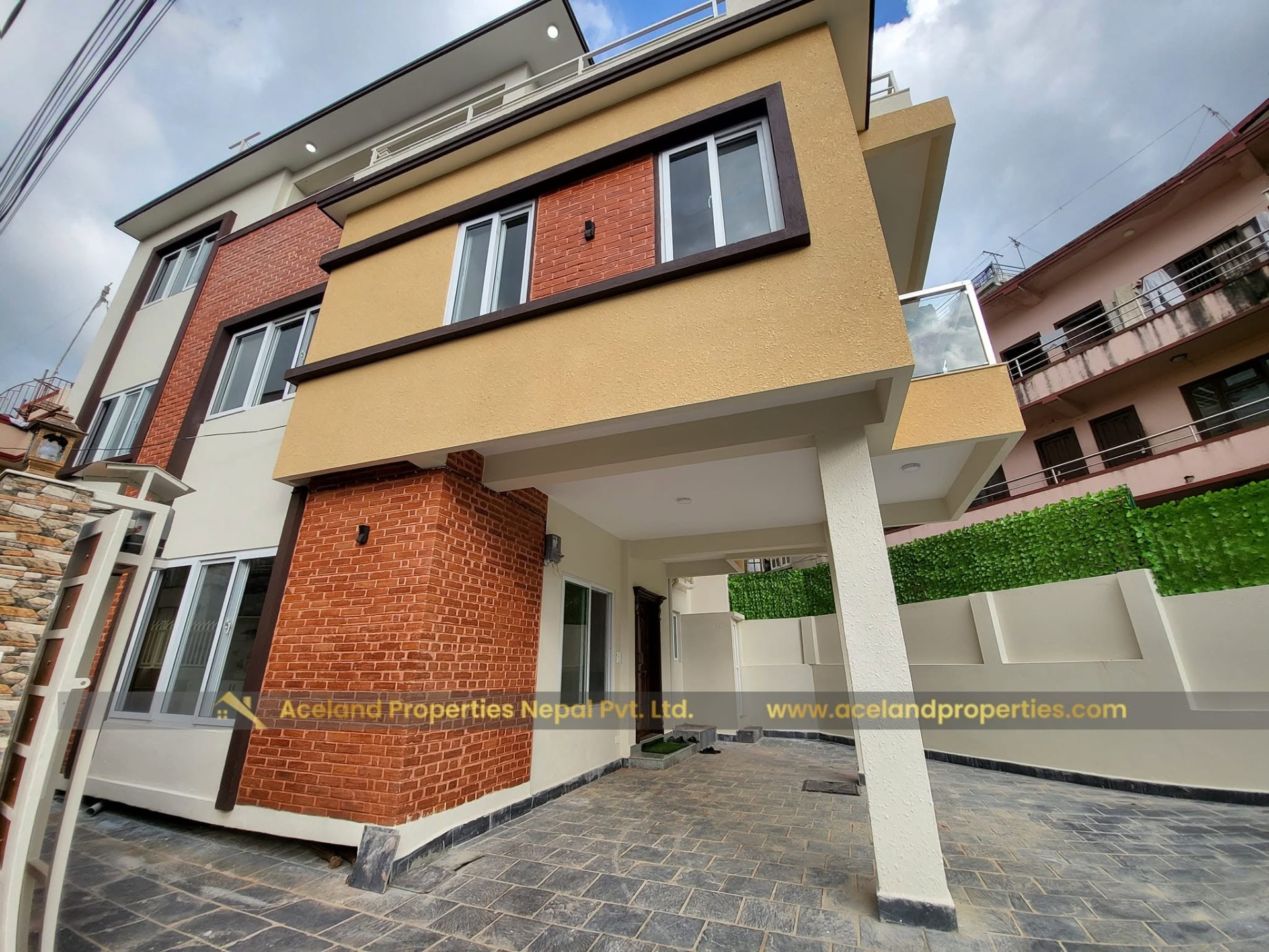 Modern style spacious Bunglow with car parking 5 Anna 2 Paisa 1.8 Daam west facing bungalow for sale at Ganesh Chowk, Kathmandu